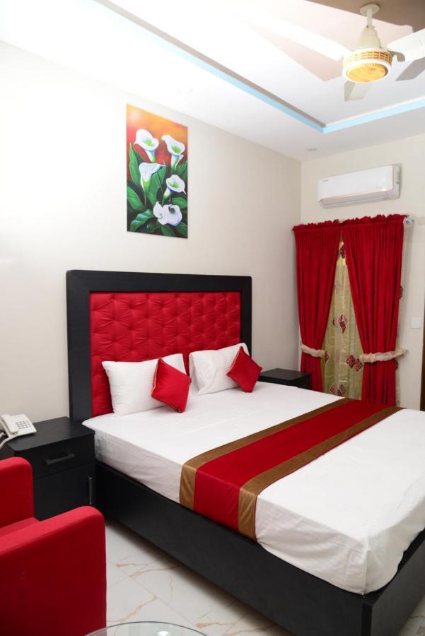 Hotel Deluxe Лахор Экстерьер фото