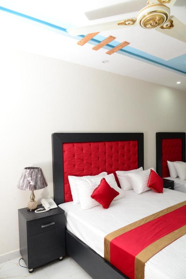 Hotel Deluxe Лахор Экстерьер фото