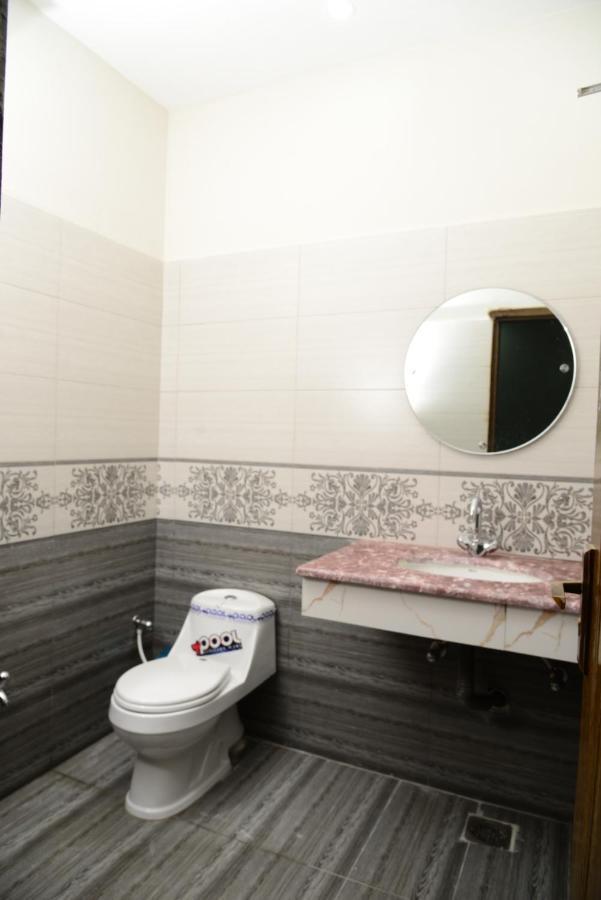 Hotel Deluxe Лахор Экстерьер фото