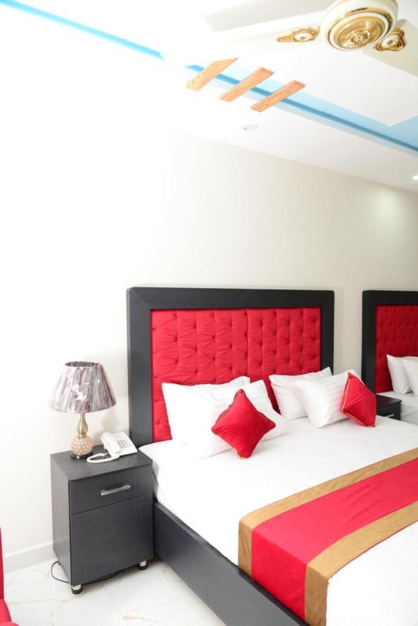 Hotel Deluxe Лахор Экстерьер фото
