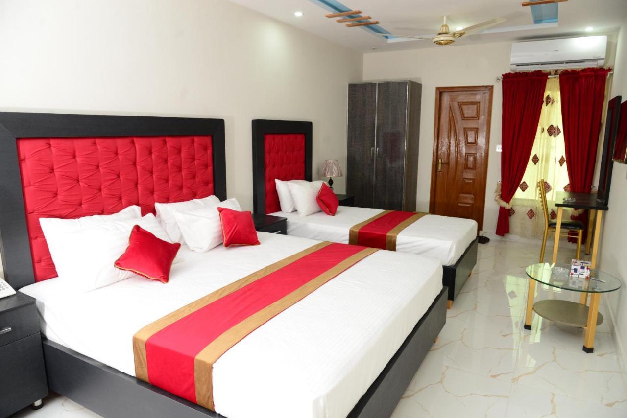 Hotel Deluxe Лахор Экстерьер фото