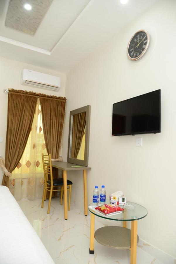Hotel Deluxe Лахор Экстерьер фото