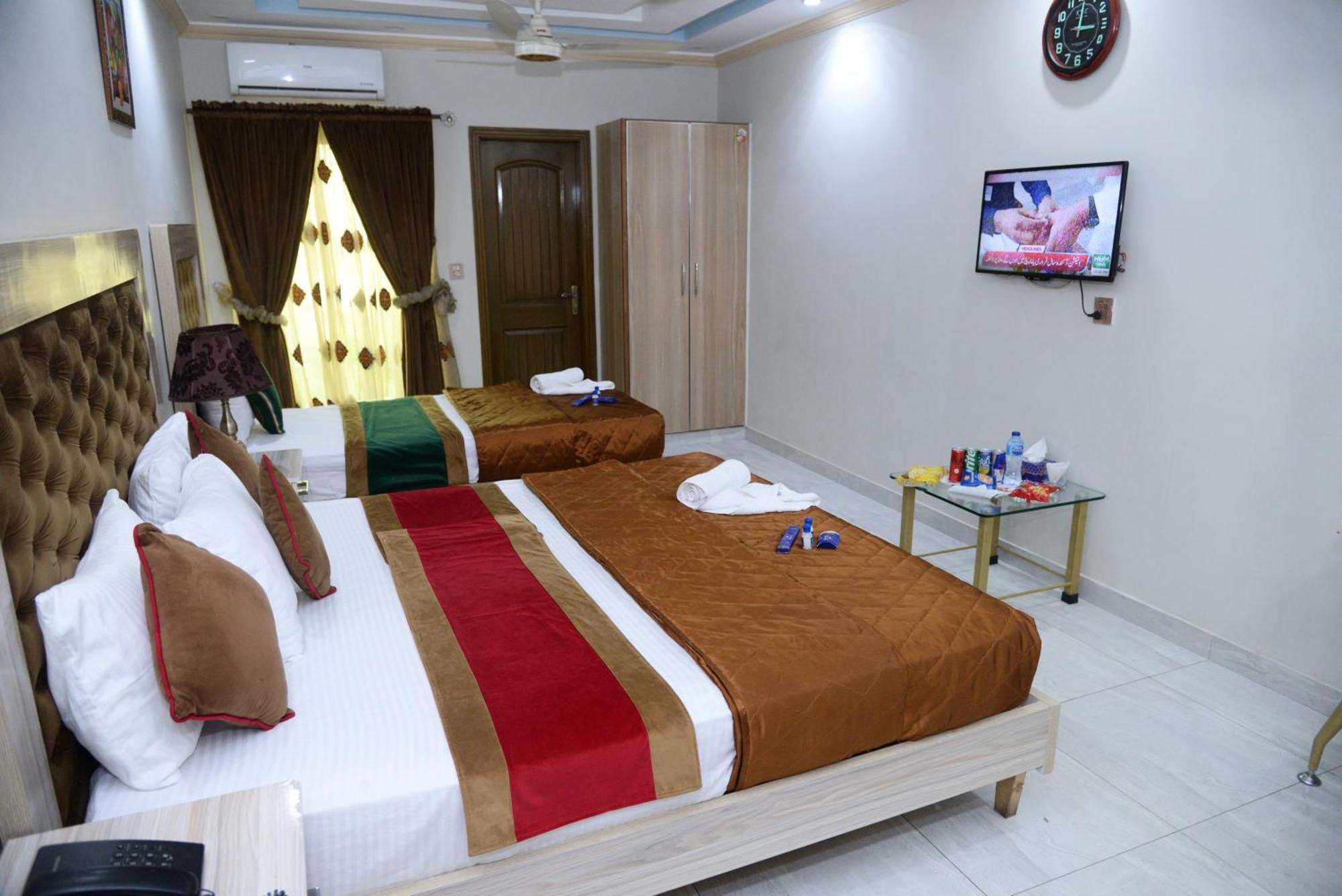 Hotel Deluxe Лахор Экстерьер фото