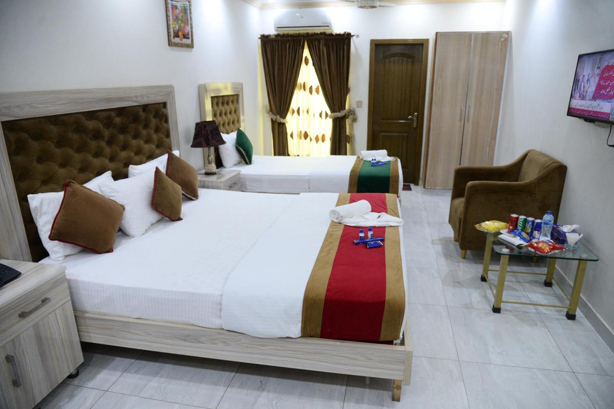 Hotel Deluxe Лахор Экстерьер фото