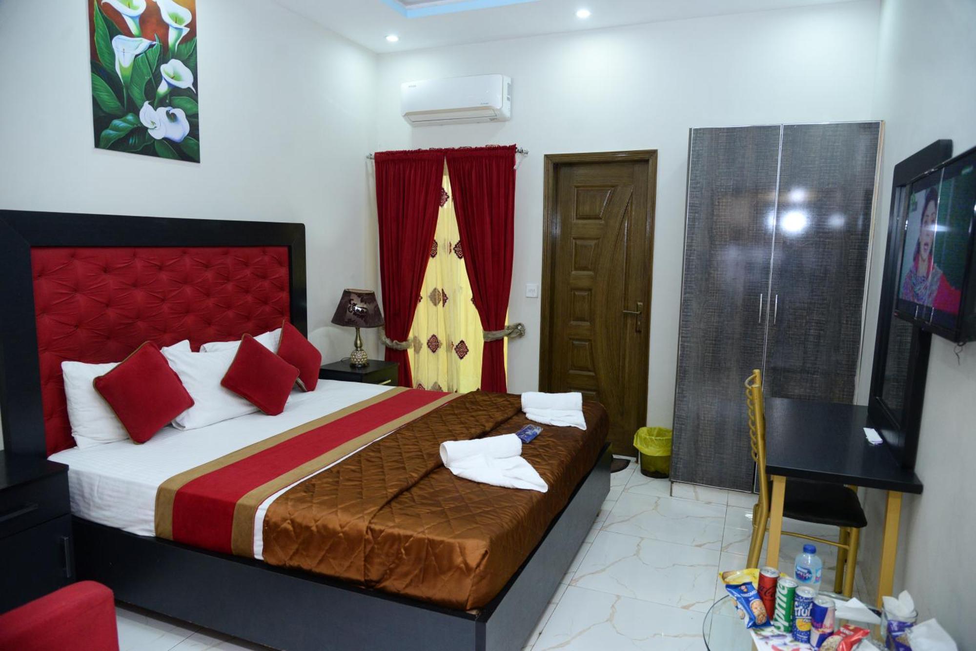 Hotel Deluxe Лахор Экстерьер фото