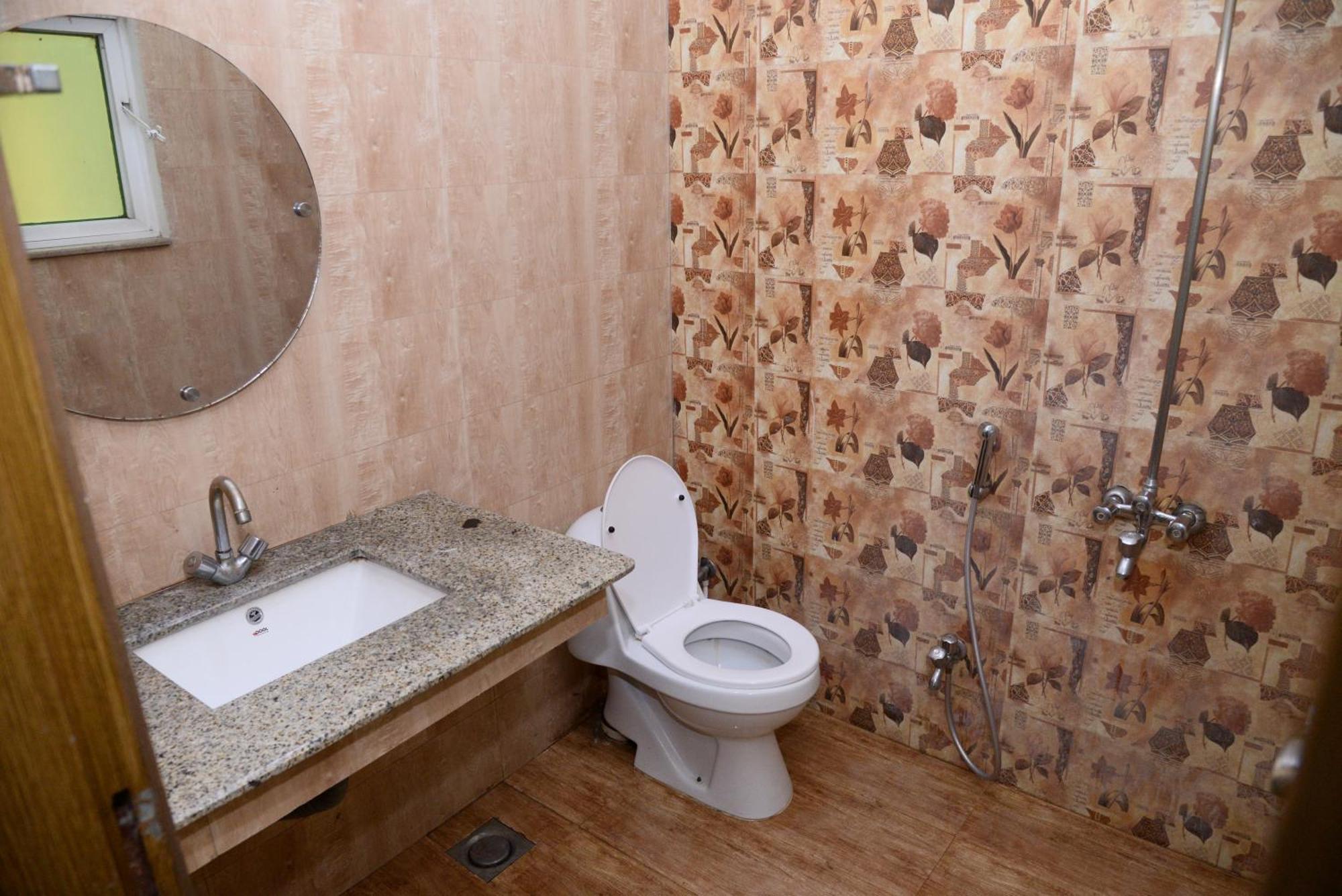 Hotel Deluxe Лахор Экстерьер фото